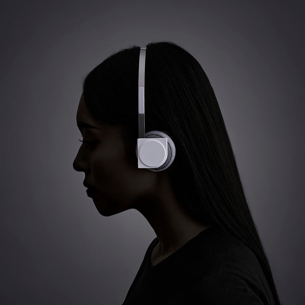 フルワイヤレス・オンイヤーヘッドフォン＜Lightwear Headphones Hp1＞新発売